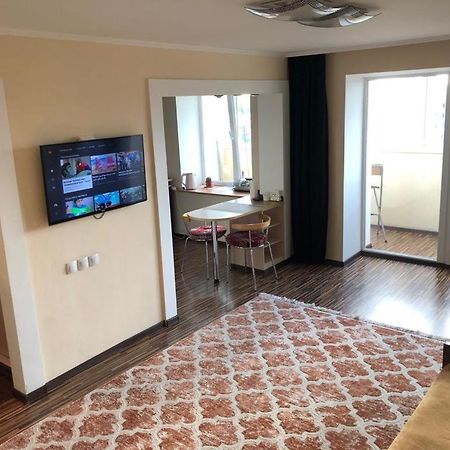 Apartment On Republic Square Ustʼ-Kamenogorsk Zewnętrze zdjęcie