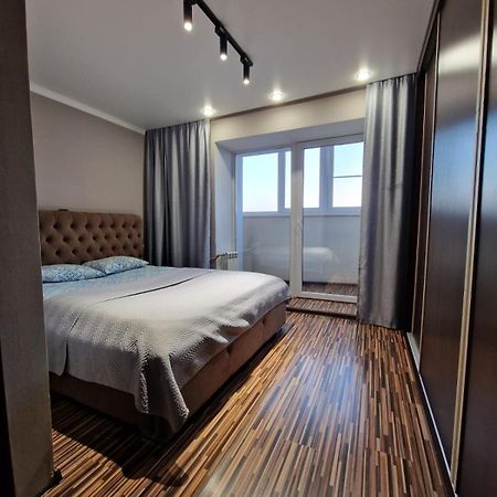 Apartment On Republic Square Ustʼ-Kamenogorsk Zewnętrze zdjęcie