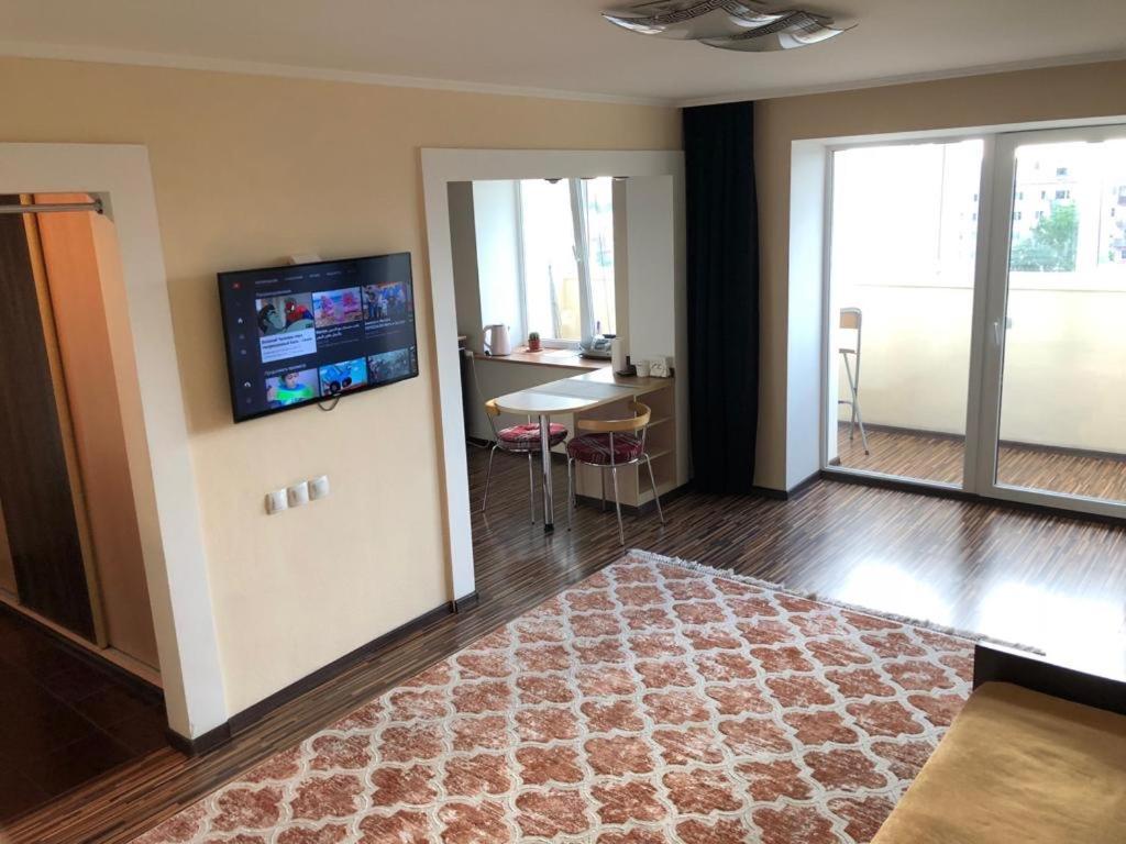 Apartment On Republic Square Ustʼ-Kamenogorsk Zewnętrze zdjęcie