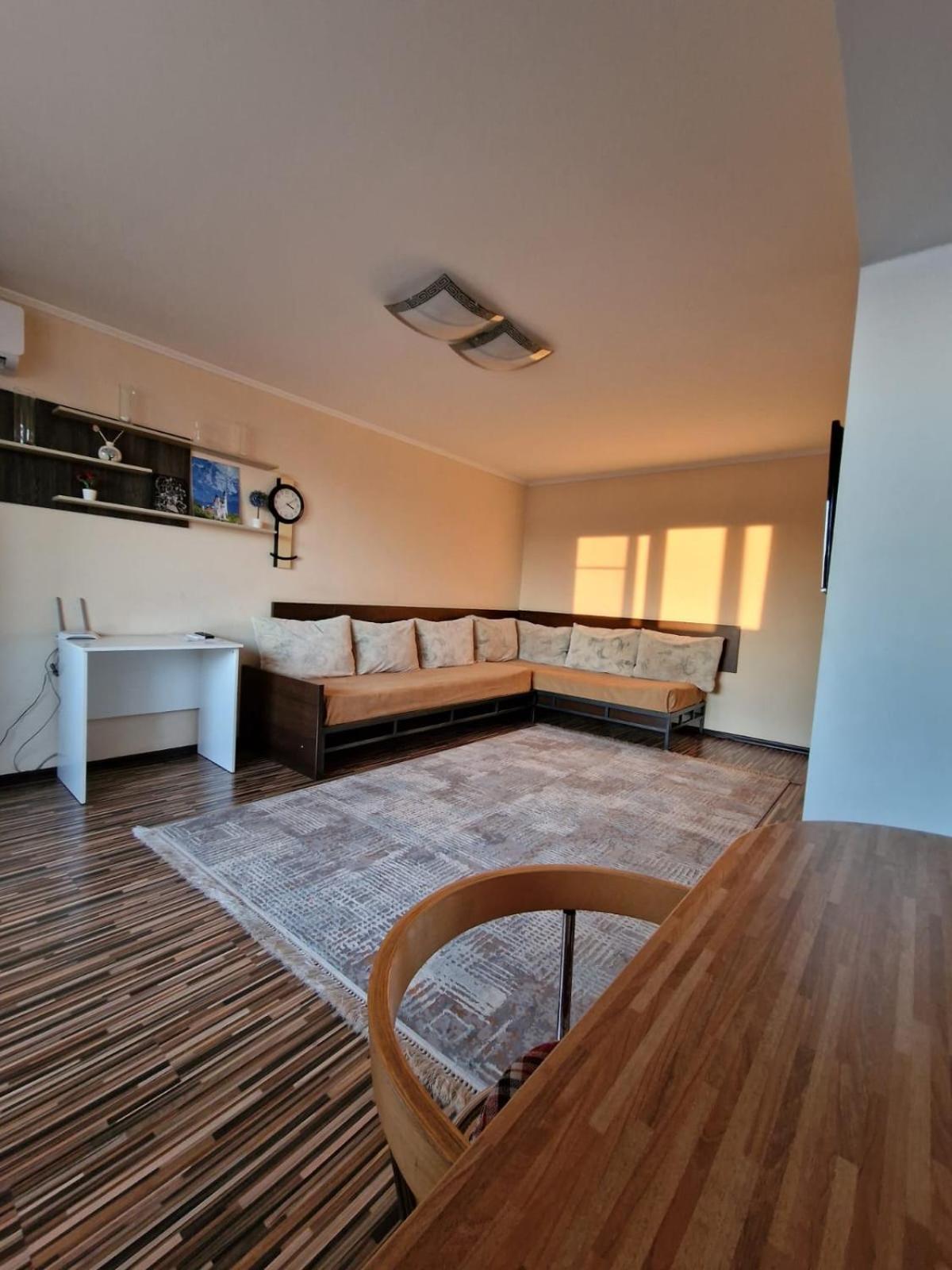 Apartment On Republic Square Ustʼ-Kamenogorsk Zewnętrze zdjęcie